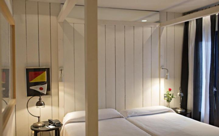 Hotel Trias Palamos Bagian luar foto