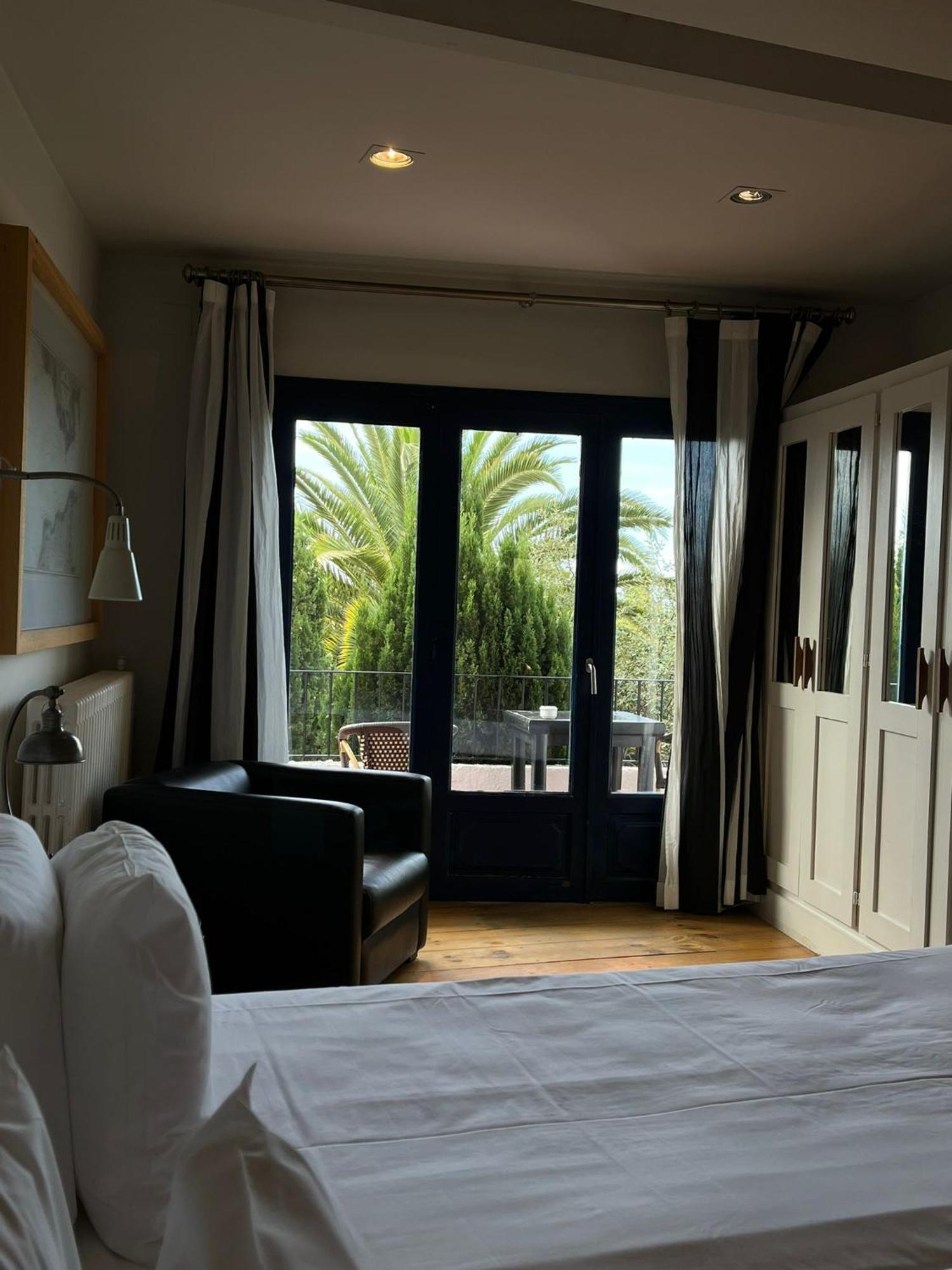 Hotel Trias Palamos Bagian luar foto