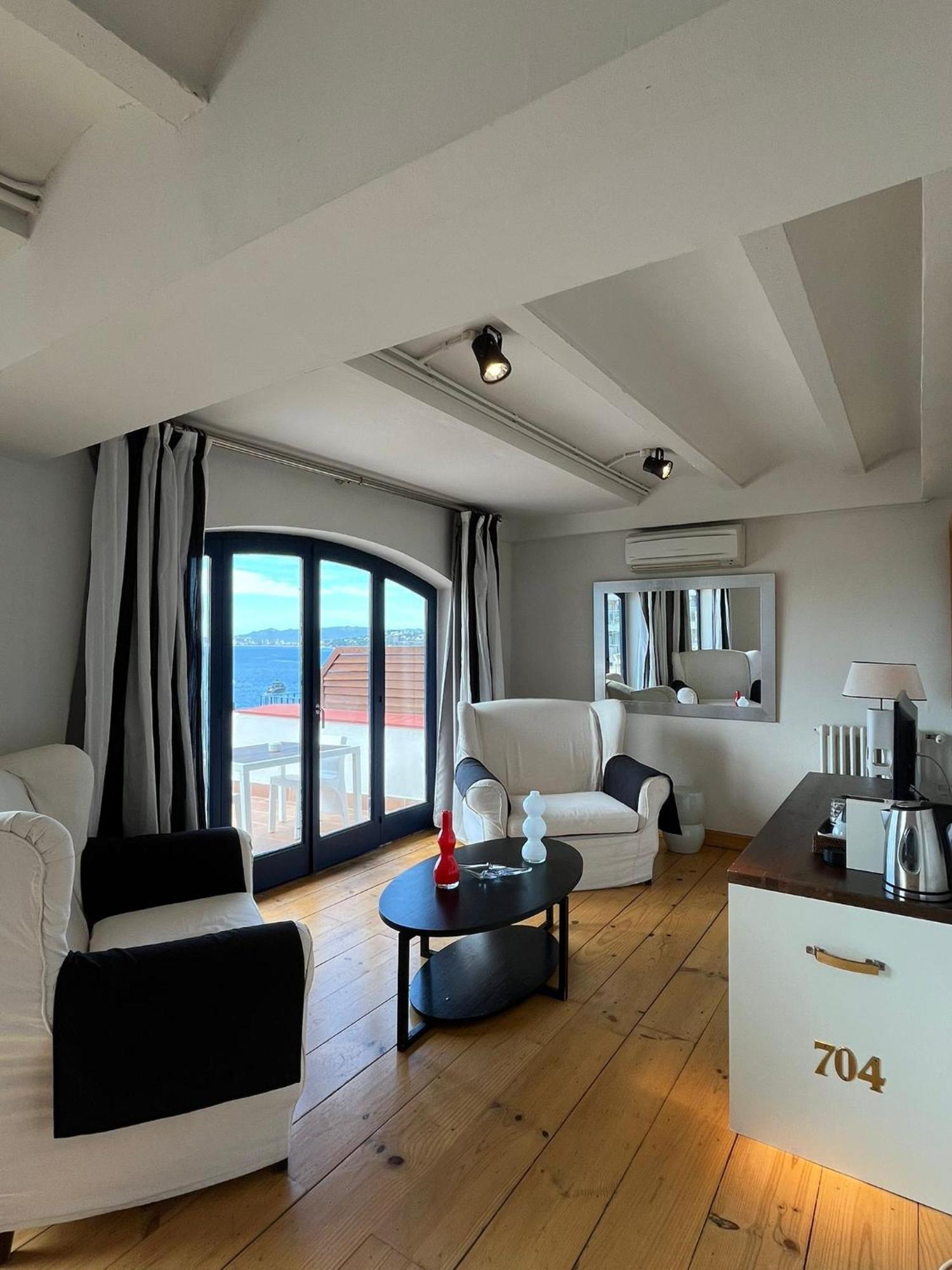 Hotel Trias Palamos Bagian luar foto